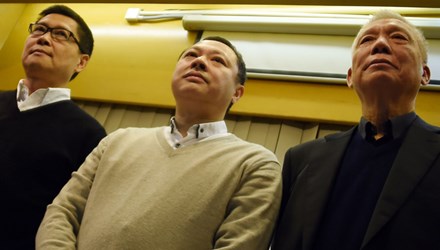 香港、抗議発起人の准教授ら3人が出頭